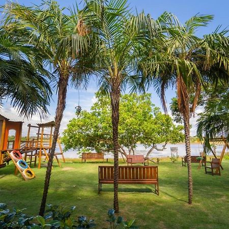 Apto Guarajuba Praia Condominio Porto Smeralda-100 Metros Da Praia Екстериор снимка