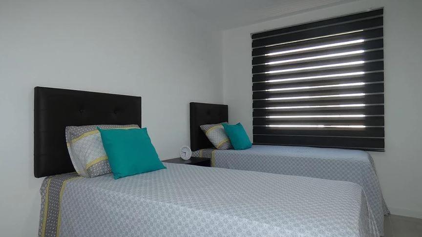 Apto Guarajuba Praia Condominio Porto Smeralda-100 Metros Da Praia Екстериор снимка